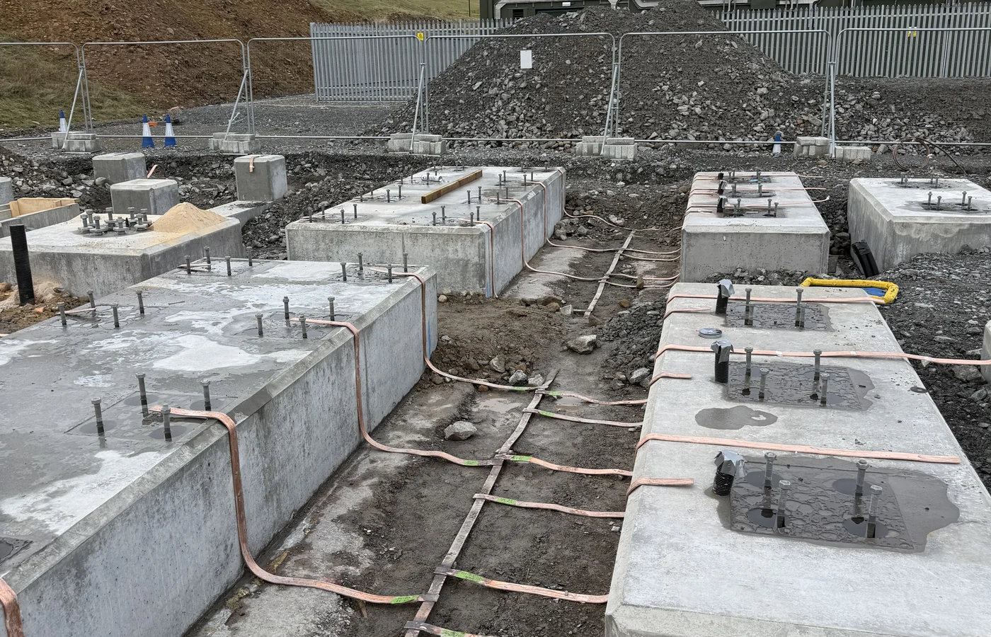 Below-ground earthing grid installation